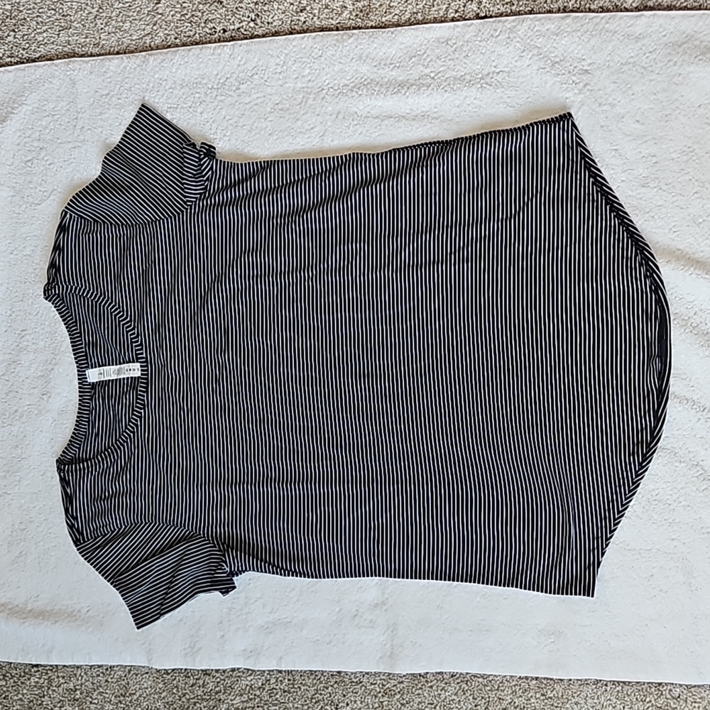 Short sleeve top
